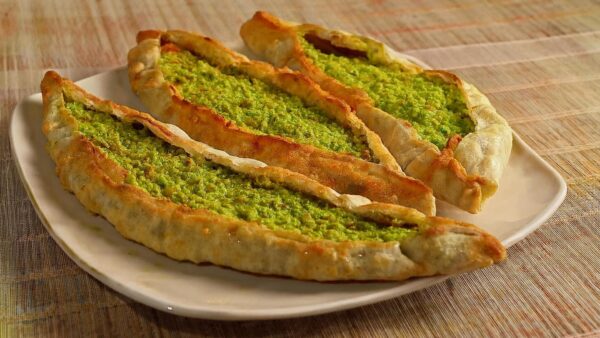 fıstıklı peynirli börek