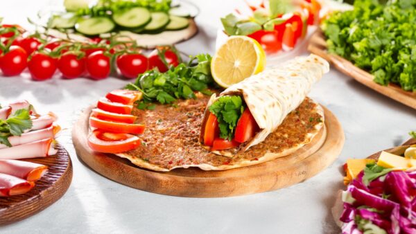 antep usulü sarımsaklı lahmacun